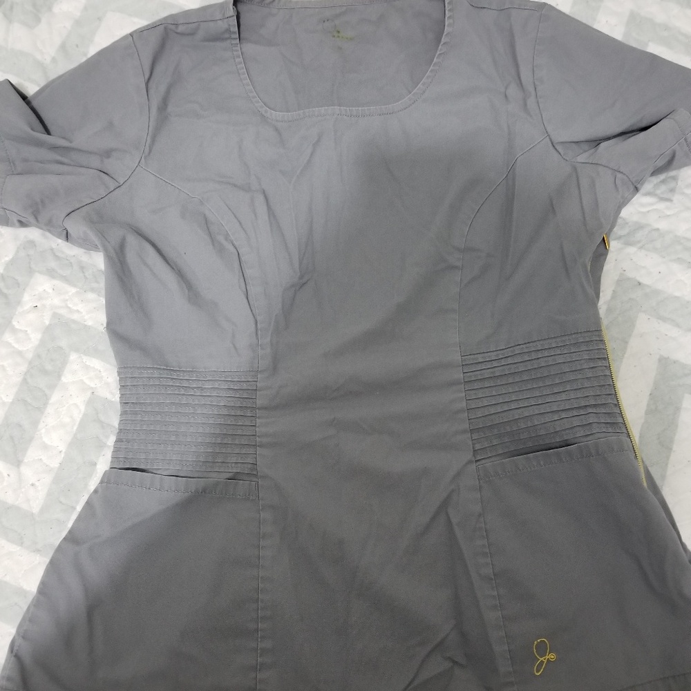 Scrub set